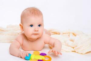 mignonne bébé fille sur blanc Contexte photo