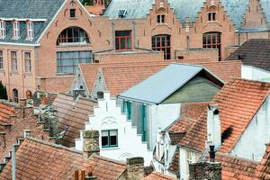 toits de vieux bâtiments dans bruges, Belgique photo