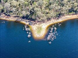 aérien vue de une drone pris à copéton barrage nord estrans en dehors près Inverell, Nouveau Sud Pays de Galles, 2360, Australie photo