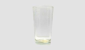 un soda dans transparent verre isolé sur une blanc Contexte. photo