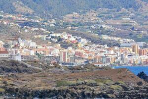 une vue de le ville de canarias de le Haut de une colline photo