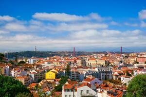 vue de Lisbonne de miradouro dos barros point de vue avec des nuages. Lisbonne, le Portugal photo