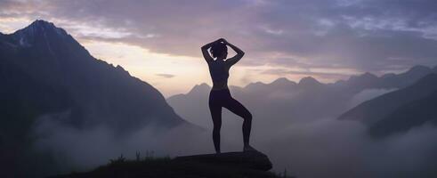 ai généré silhouette de une femme pratiquant yoga dans le sommet avec Montagne Contexte. ai généré photo