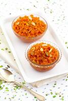 Indien populaire sucré nourriture carotte halwa photo