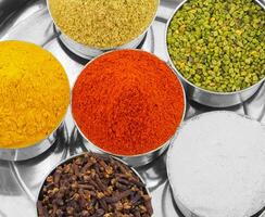 Indien coloré épices photo