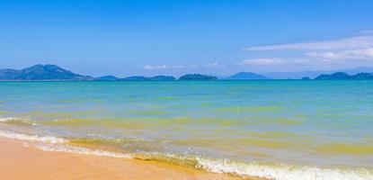 plage d'aow yai sur l'île de koh phayam, thaïlande, 2020
