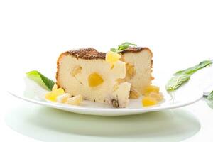 sucré cuit chalet fromage casserole avec des noisettes et confit des fruits photo