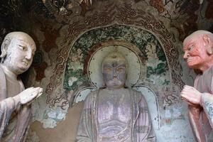 Complexe de temples-grottes de maijishan dans la ville de tianshui, province du gansu en chine. photo