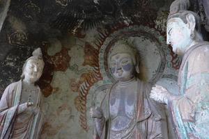 Complexe de temples-grottes de maijishan dans la ville de tianshui, province du gansu en chine. photo