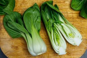 biologique et Frais bok choy ou pak choi ou pok choi des légumes photo