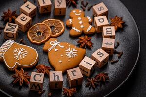 magnifique Noël composition avec copie espace avec un une inscription dans en bois cubes photo