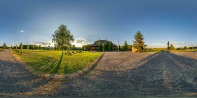 plein sans couture sphérique hdri 360 panorama près propriété palais à le coucher du soleil dans équirectangulaire sphérique projection avec zénith et nadir. pour vr contenu photo