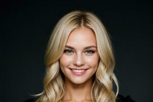 ai généré portrait magnifique blond modèle femme avec blanc les dents sourire, en bonne santé longue cheveux et beauté peau sur noir Contexte. concept de La publicité dentiste et faciale se soucier. génératif ai photo