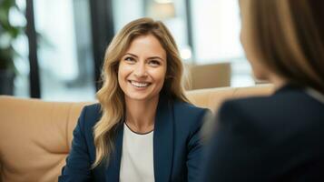 ai généré une femme dans une affaires costume converser avec un autre femme. génératif ai photo