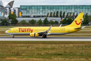 Munich, Allemagne, 2017 - tui tuifly Boeing 737-800 d-atuk passager avion arrivée et atterrissage à Munich aéroport photo