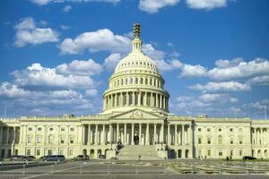 Washington cc, Etats-Unis, 2023. à l'extérieur le nous Capitole bâtiment avec le dôme de la démocratie permanent en dehors plus de Washington dc photo