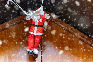 Père Noël claus décoration sur une corde photo