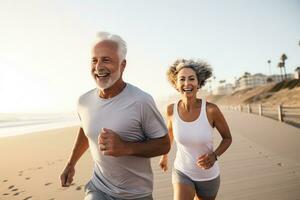 ai généré de bonne humeur Sénior couple le jogging sur le plage. elles ou ils sont à la recherche à caméra et souriant, actif en forme mature couple fonctionnement sur Père Noël Monica plage promenade pacifique océan dans Contexte photo