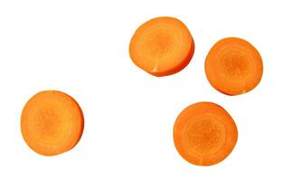 Haut vue de Frais magnifique Orange ou Jaune carotte tranches isolé sur blanc Contexte avec coupure chemin photo