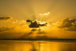 le coucher du soleil ciel sur le Lac dans Sud de Thaïlande., flou image. photo