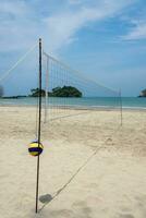 un filet de beach-volley sur la plage photo