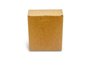 Haut vue de carton isolé sur une blanc Contexte avec coupure chemin. marron papier carton livraison boîte. bannière maquette. photo