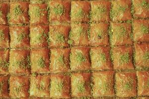 Fait main turc dessert Baklava sur table photo