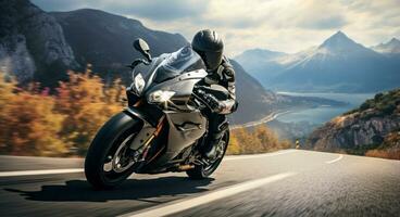 ai généré une moto cavalier accroché sur une Montagne route, photo