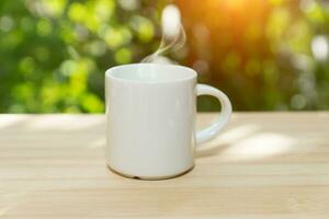 blanc café tasse dans le Matin temps photo