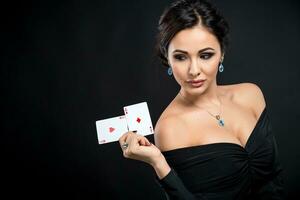 sexy femme avec poker cartes photo