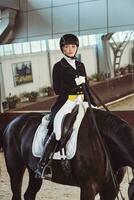 femme jockey avec le sien cheval photo