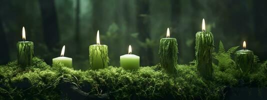 ai généré brûlant bougies sur mousse, foncé vert flou le Naturel Contexte. la magie bougie. génératif ai photo