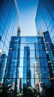 ai généré verre gratte-ciel reflétant le bleu ciel et alentours bâtiments photo