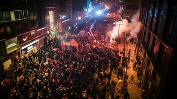 ai généré le des rues sont rempli avec les fêtards, enveloppé dans chaud manteaux, Chapeaux, et écharpes photo