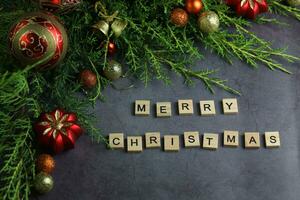 gris Contexte avec Noël décorations et texte photo