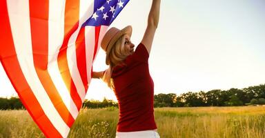 magnifique Jeune femme avec Etats-Unis drapeau photo