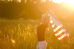 magnifique Jeune femme avec Etats-Unis drapeau photo