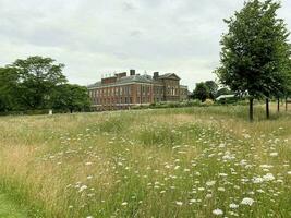 Londres dans le Royaume-Uni sur dix juillet 2021. une vue de Kensington palais photo