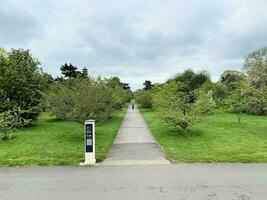 une vue de une parc dans Londres sur une nuageux journée photo