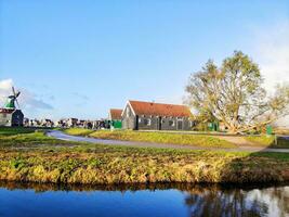 magnifique Moulin à vent village dans le Pays-Bas photo