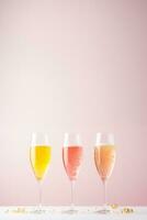 ai généré effervescent Champagne des lunettes avec pétillant mousse dans Jaune et rose nuances pour valentines journée moquer en haut photo