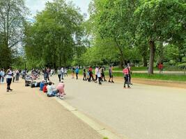 gens rouleau patinage dans hydrater parc photo