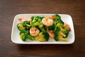 brocoli sauté aux crevettes photo