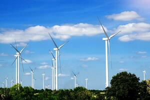 vent turbine pour électrique est une machine cette convertit cinétique énergie dans mécanique énergie cette pouvez être utilisé tel comme broyage grain, pompage eau, ou actuellement utilisé à produire électrique énergie. photo