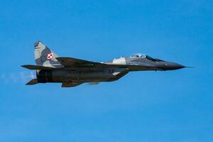 sliaque, slovaquie, 2015 - militaire combattant jet avion à air base. air Obliger vol opération. aviation et avion. air la défense. militaire industrie. mouche et en volant. photo