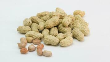 biologique rôti cacahuètes. isolé écrou casse-croûte concept. en bonne santé, délicieux, et croquant des graines photo