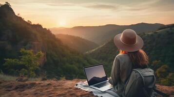 ai généré réalité photo de Jeune femelle pigiste travail en ligne en utilisant portable et profiter magnifique Naturel paysage