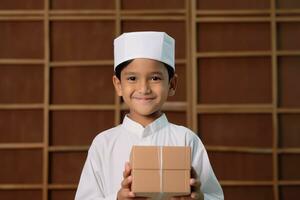 ai généré une souriant garçon dans une blanc chapeau en portant une grand papier carton boîte. photo