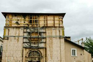 le vieux église dans le village de la personne photo