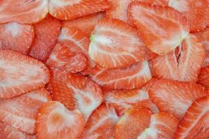 été texture de tranché des fraises. Frais fraise tranche rouge Contexte. photo